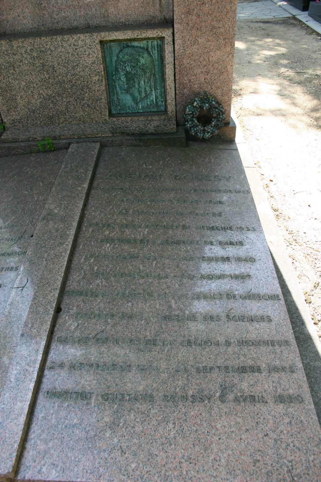 Gustave Roussy's tomb, Montparnasse Cemetery, Paris - 02.JPG